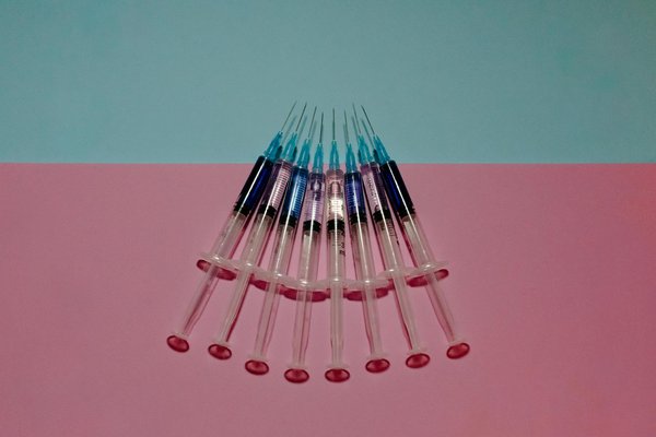 Découvrez comment l"hypnose peut transformer la gestion de la douleur lors de l"accouchement