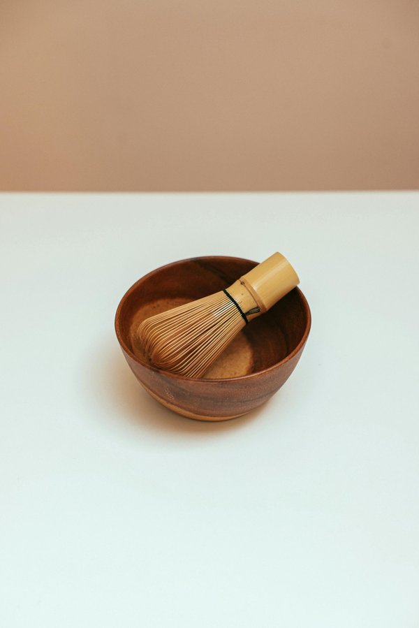 Découvrez le matcha premium bio : l'art du fouet à chasen